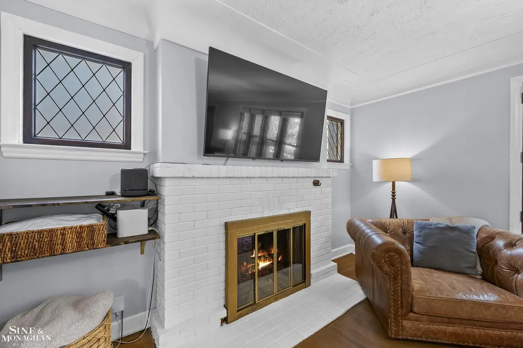 1231 Grayton Street Grosse Pointe Park City MI 48230