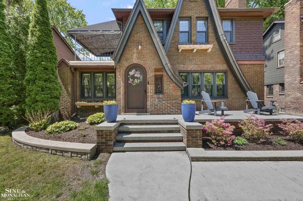 1231 Grayton Street Grosse Pointe Park City MI 48230