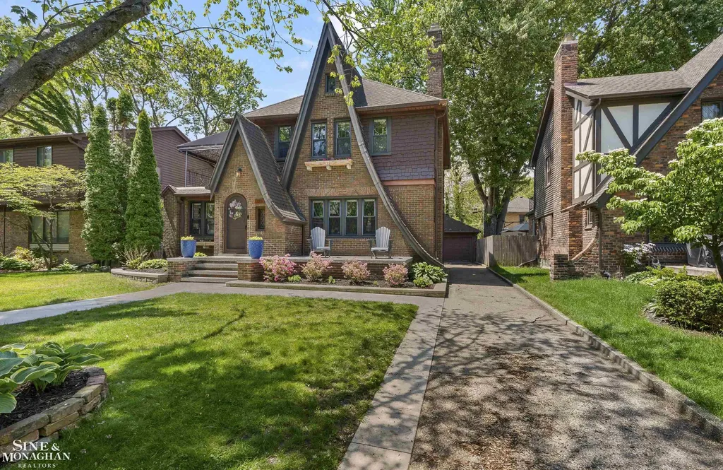 1231 Grayton Street Grosse Pointe Park City MI 48230