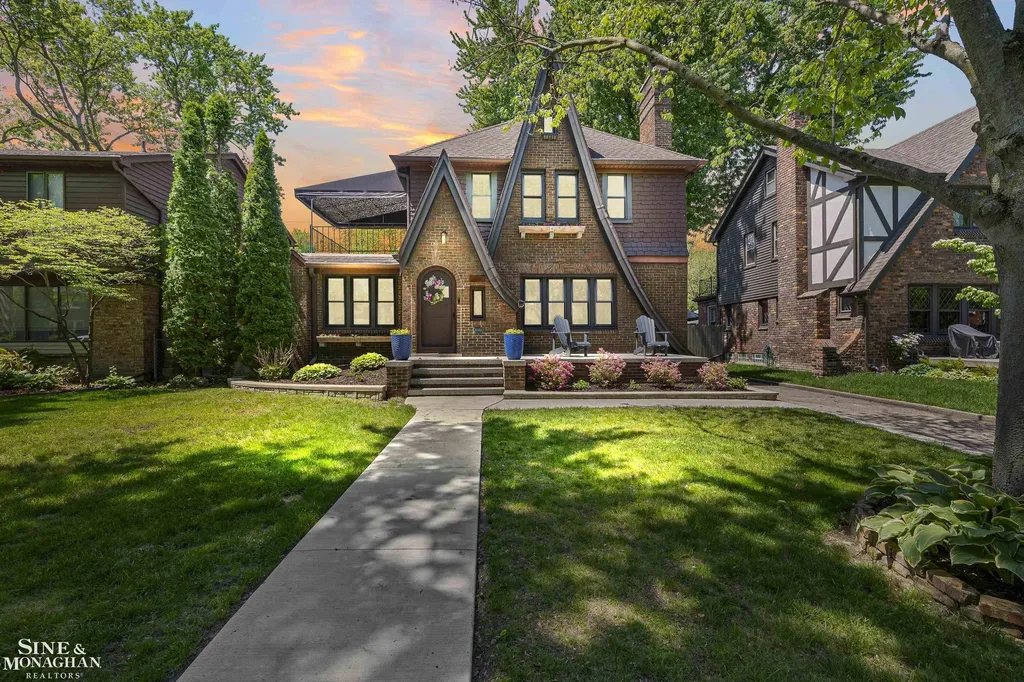 1231 Grayton Street Grosse Pointe Park City MI 48230