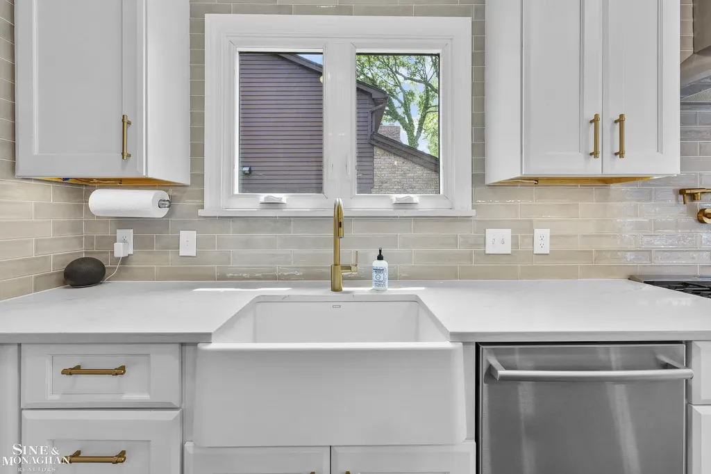 1231 Grayton Street Grosse Pointe Park City MI 48230