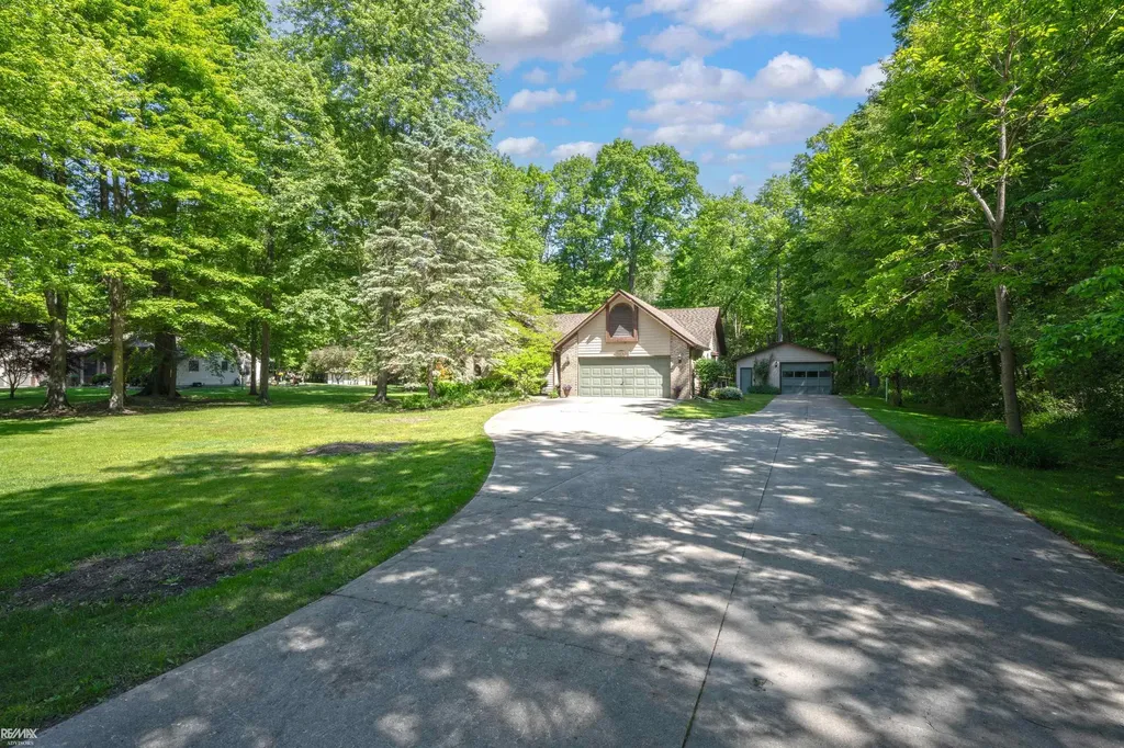 6440 Benoit Road Clay Township MI 48001