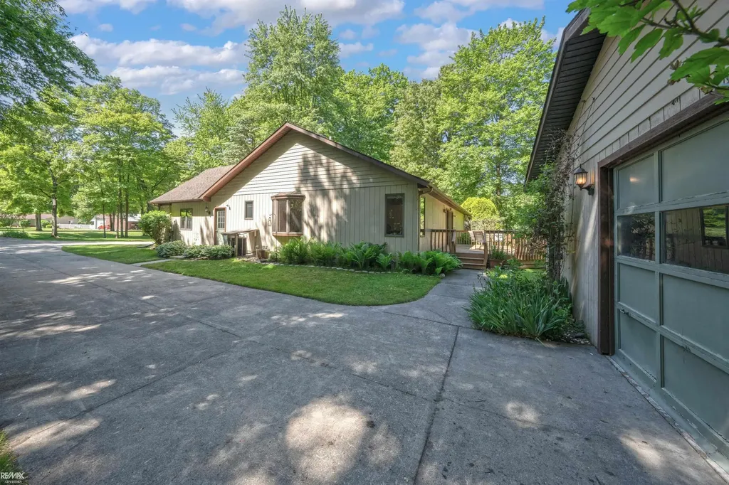 6440 Benoit Road Clay Township MI 48001