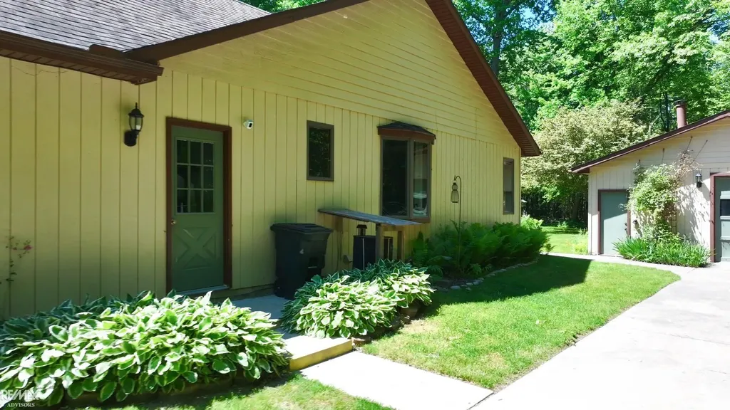 6440 Benoit Road Clay Township MI 48001