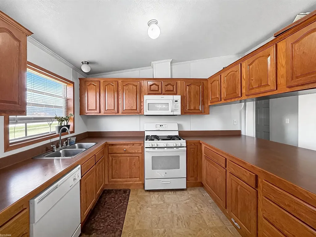 46688 Lemans Court Macomb Township MI 48044