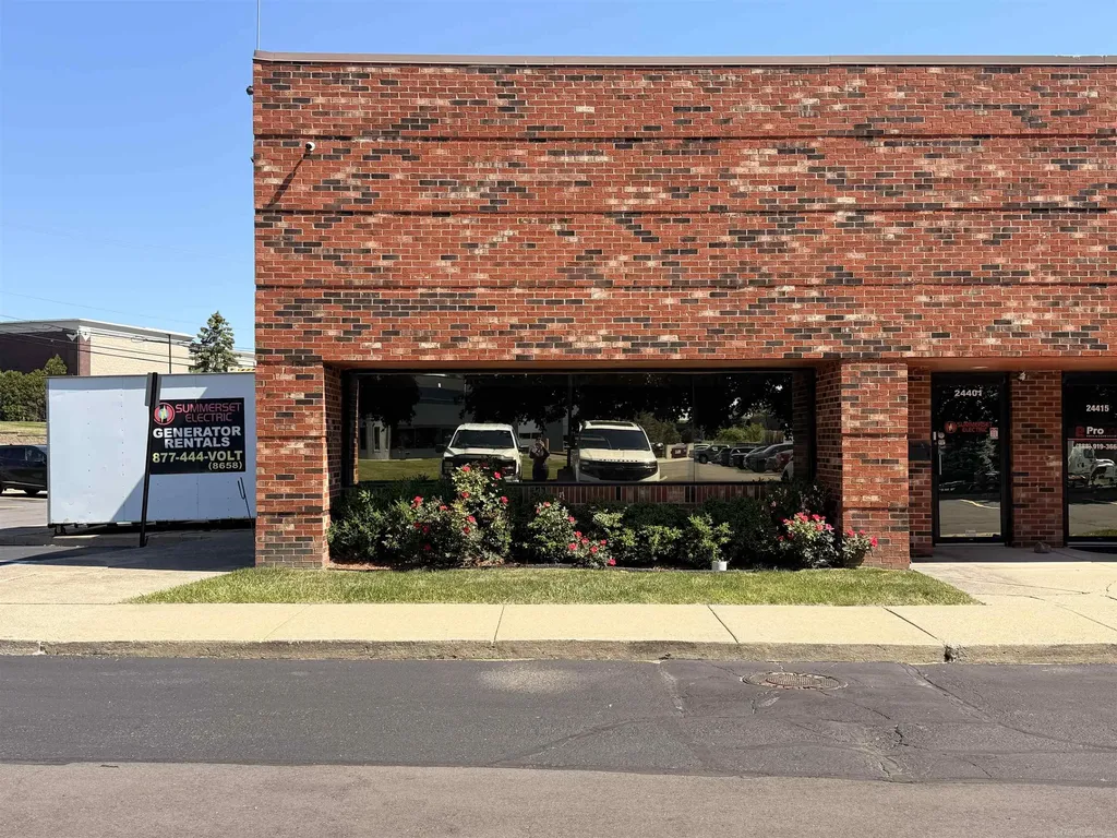 24401 Maplehurst Drive Clinton Charter Township MI 48036