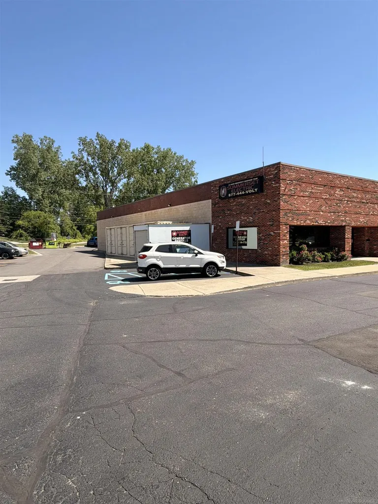 24401 Maplehurst Drive Clinton Charter Township MI 48036