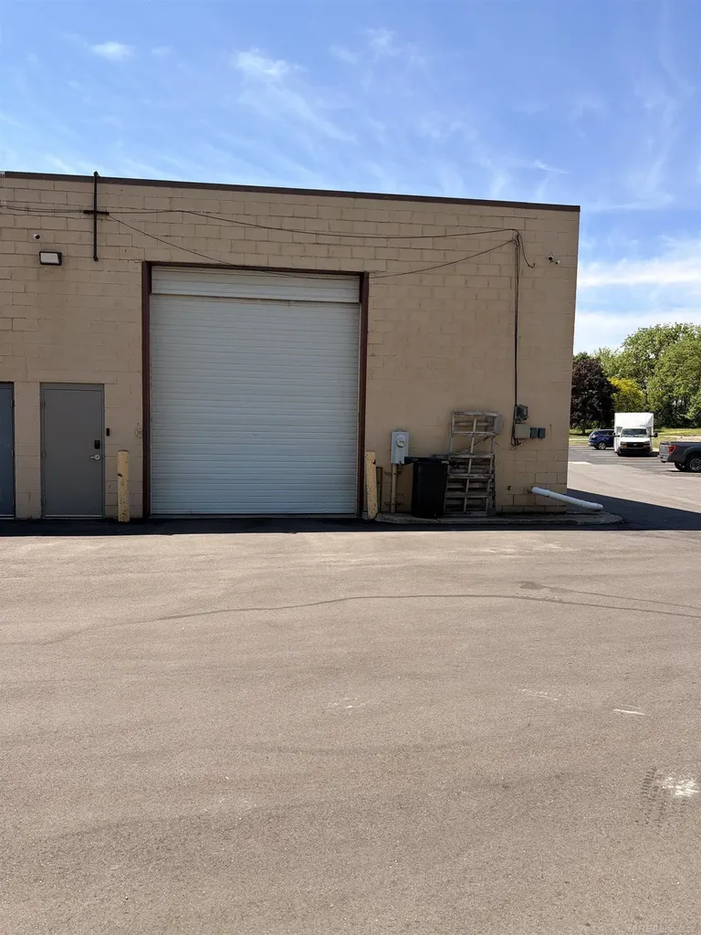 24401 Maplehurst Drive Clinton Charter Township MI 48036
