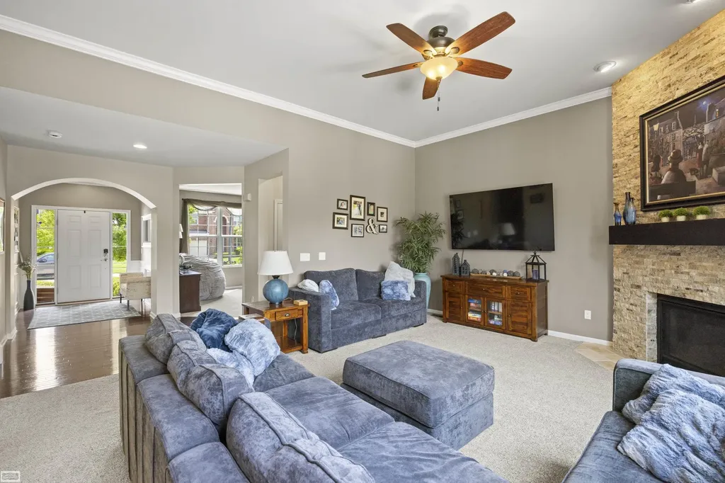 49223 Gaviota Lane Macomb Township MI 48044