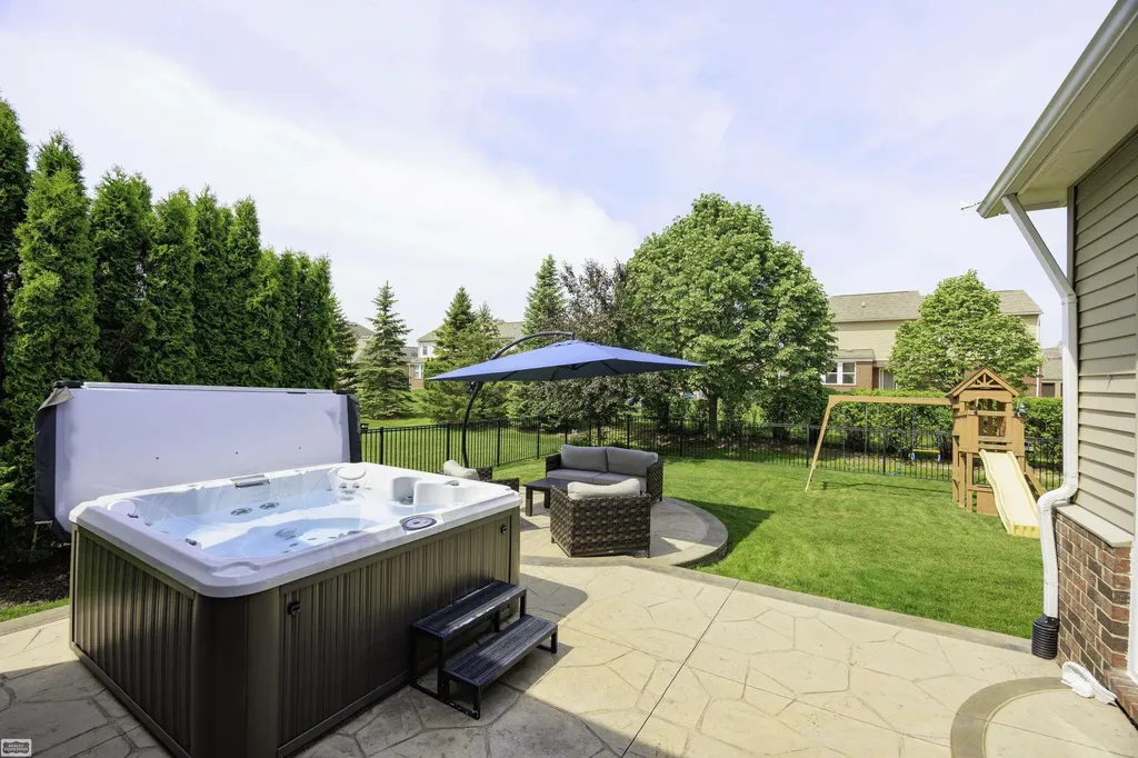 49223 Gaviota Lane Macomb Township MI 48044