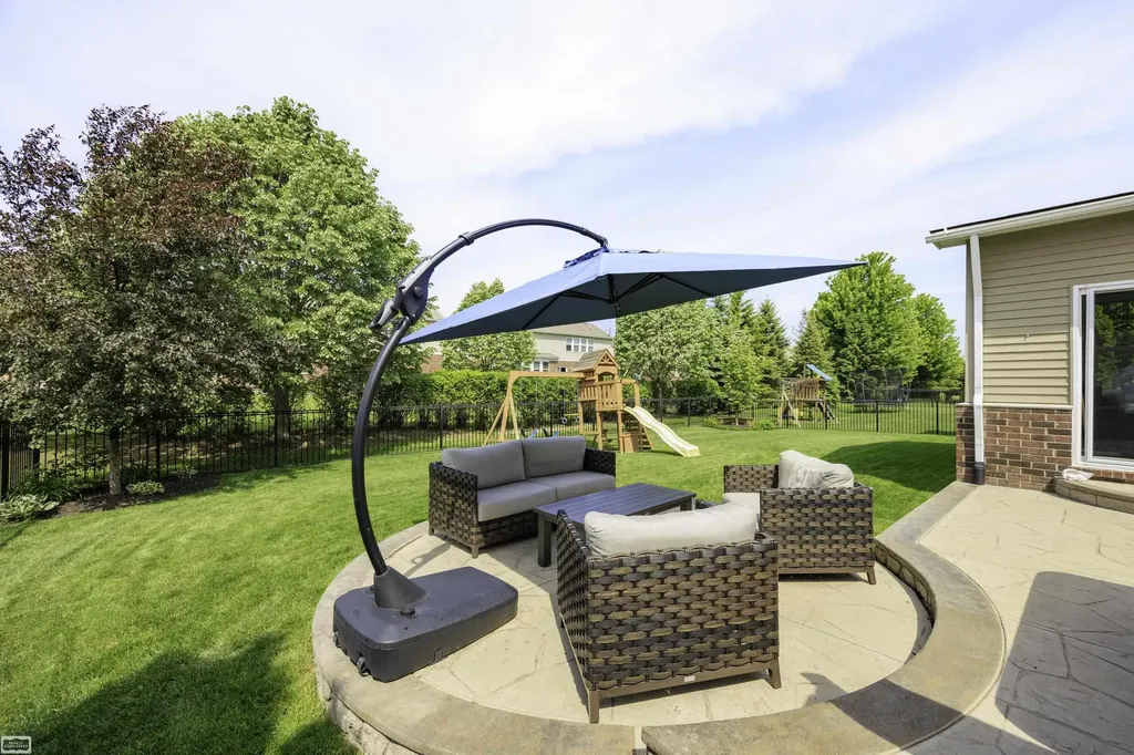 49223 Gaviota Lane Macomb Township MI 48044