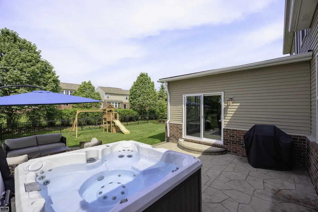 49223 Gaviota Lane Macomb Township MI 48044