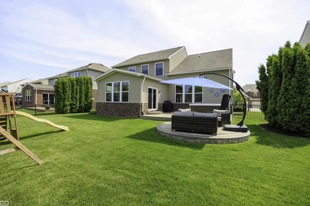 49223 Gaviota Lane Macomb Township MI 48044