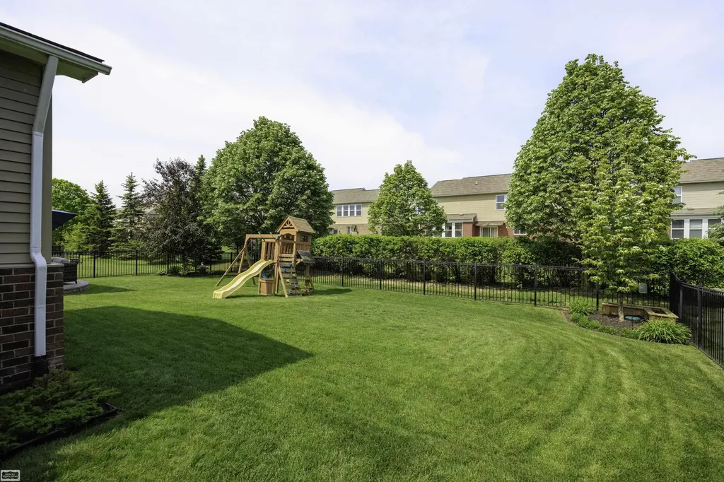 49223 Gaviota Lane Macomb Township MI 48044