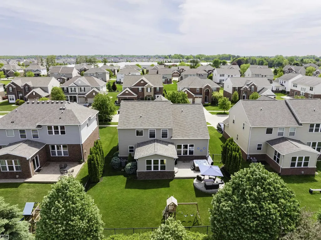 49223 Gaviota Lane Macomb Township MI 48044