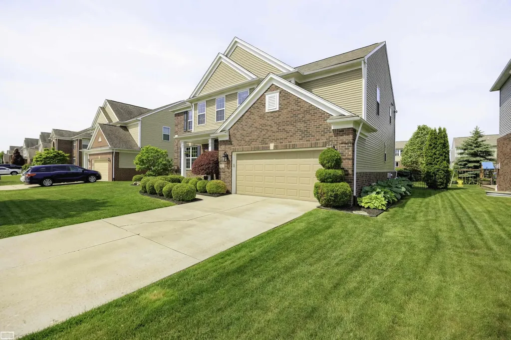 49223 Gaviota Lane Macomb Township MI 48044