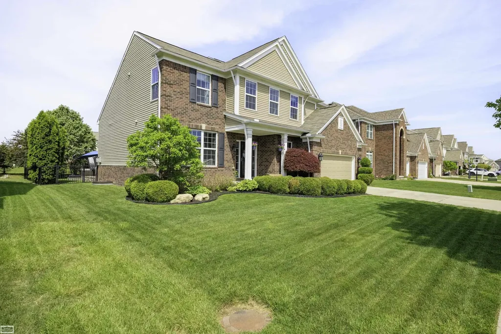 49223 Gaviota Lane Macomb Township MI 48044