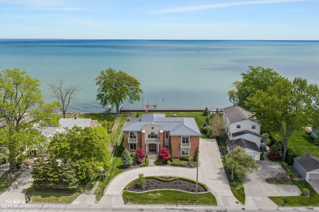 28908 Jefferson Avenue St. Clair Shores City MI 48081