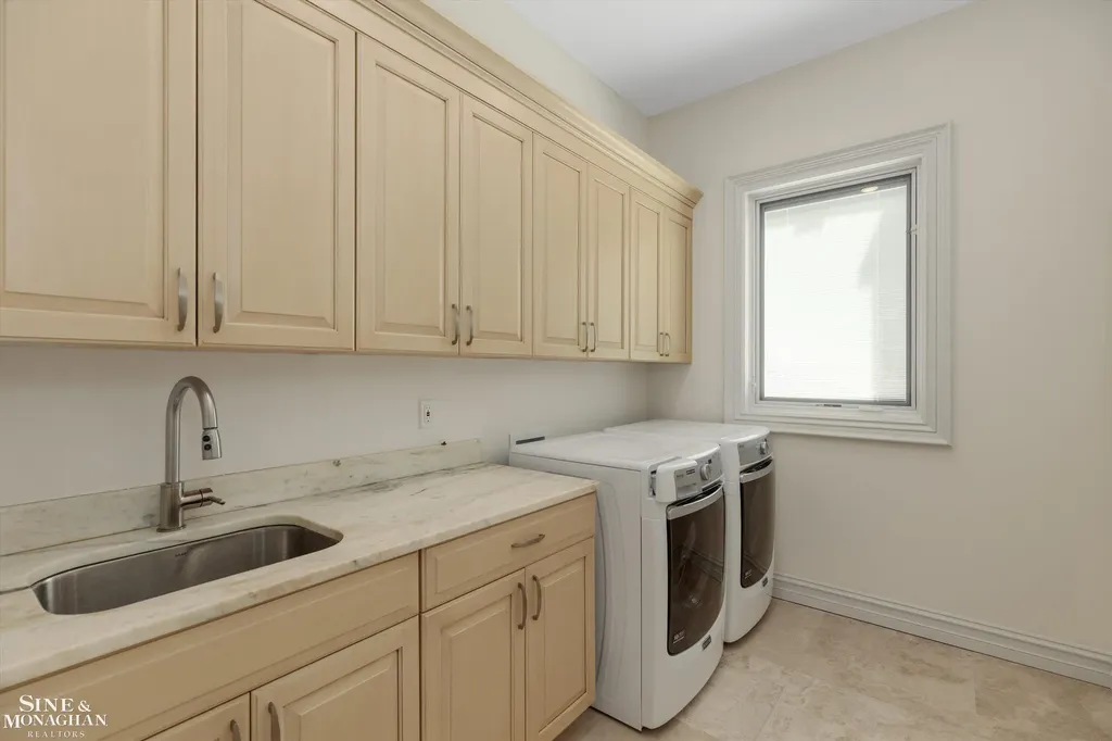 28908 Jefferson Avenue St. Clair Shores City MI 48081