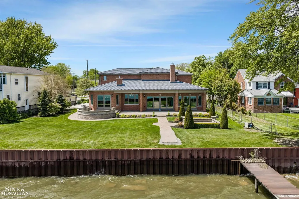 28908 Jefferson Avenue St. Clair Shores City MI 48081