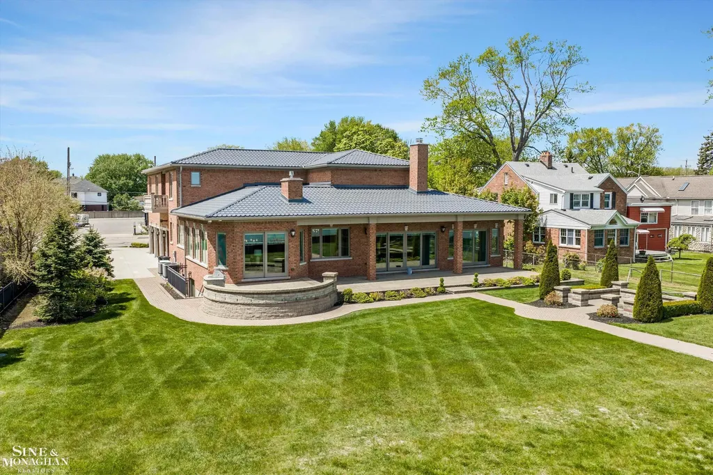 28908 Jefferson Avenue St. Clair Shores City MI 48081
