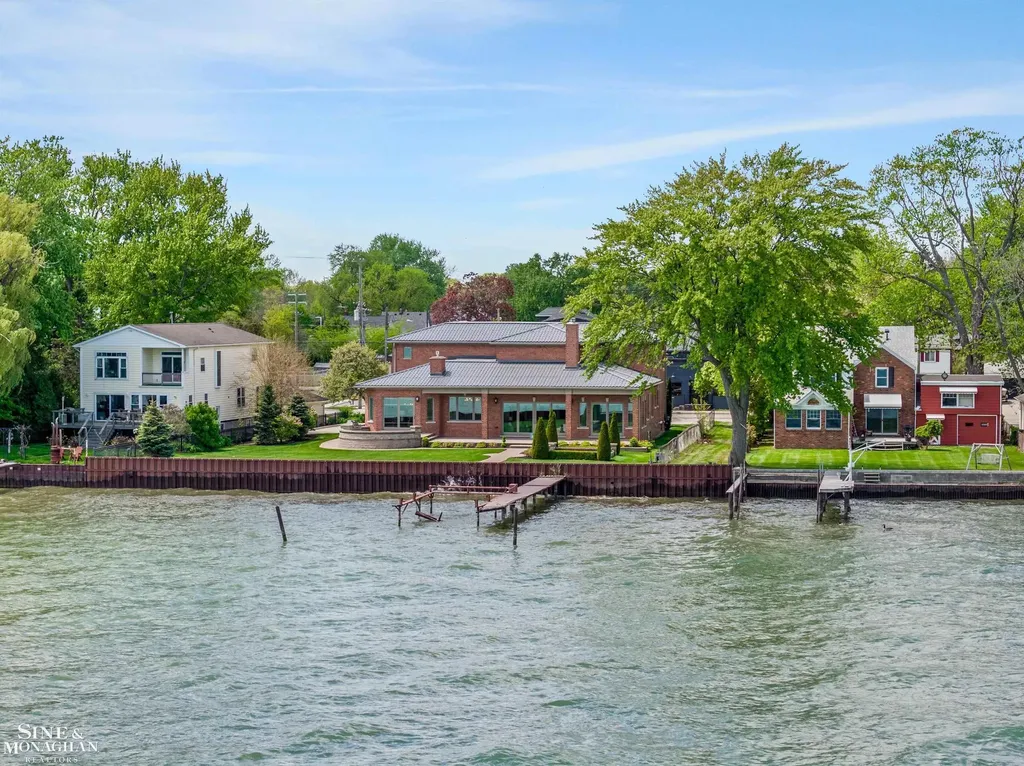 28908 Jefferson Avenue St. Clair Shores City MI 48081