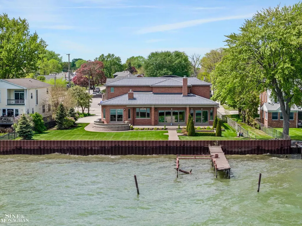 28908 Jefferson Avenue St. Clair Shores City MI 48081