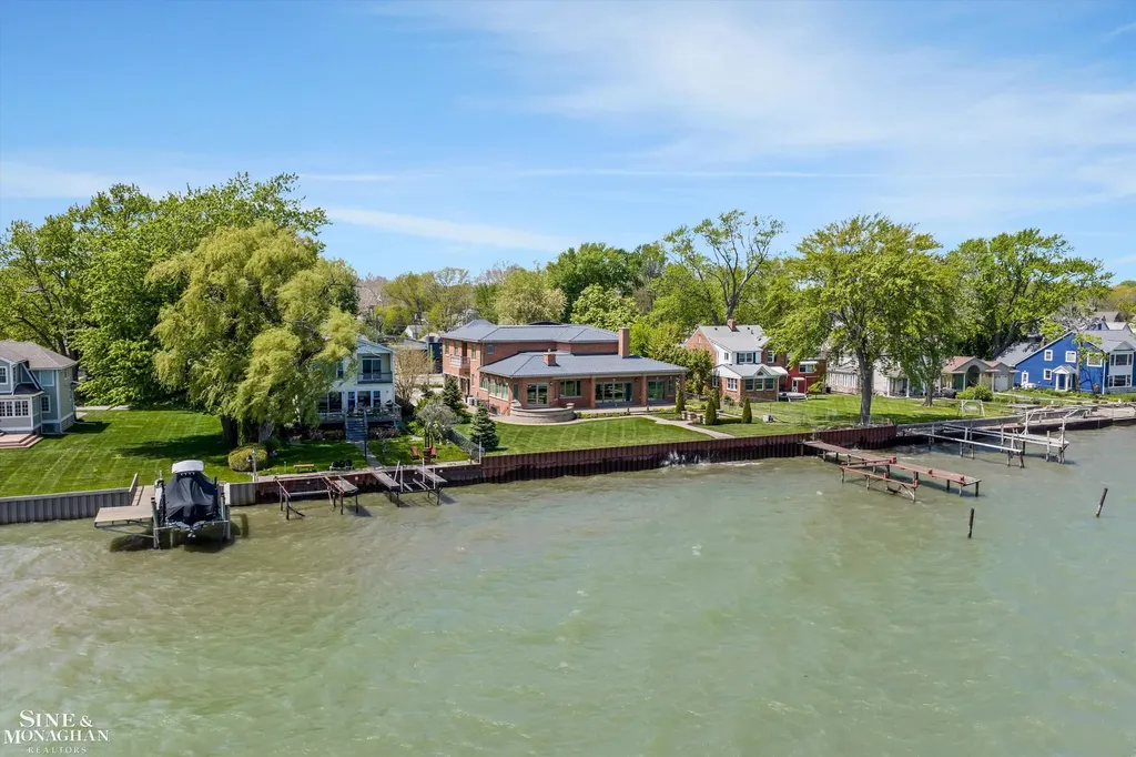 28908 Jefferson Avenue St. Clair Shores City MI 48081