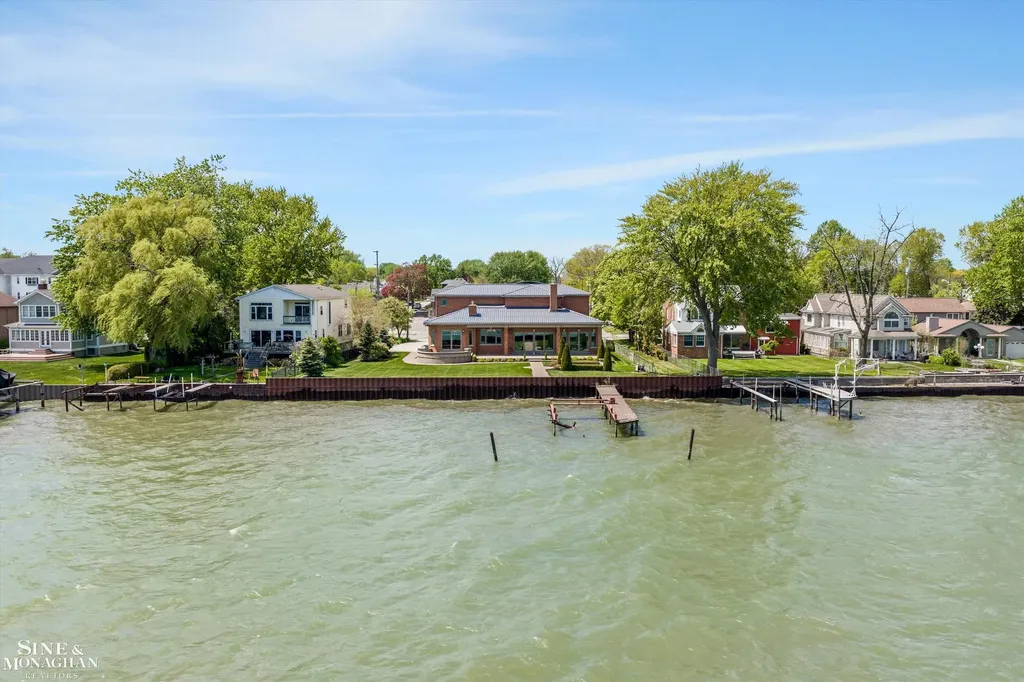 28908 Jefferson Avenue St. Clair Shores City MI 48081