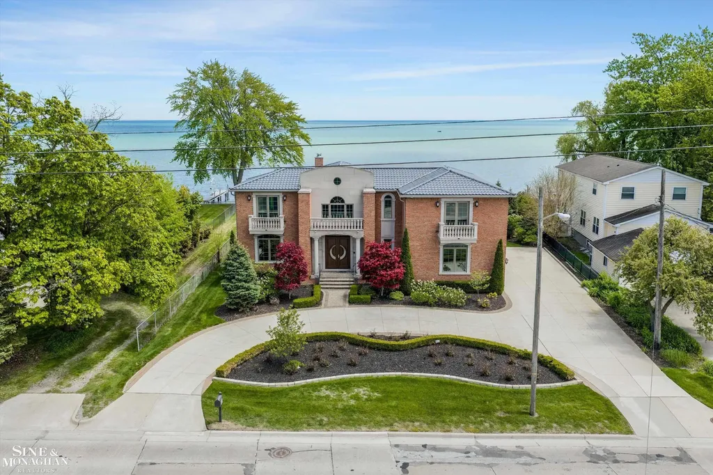 28908 Jefferson Avenue St. Clair Shores City MI 48081
