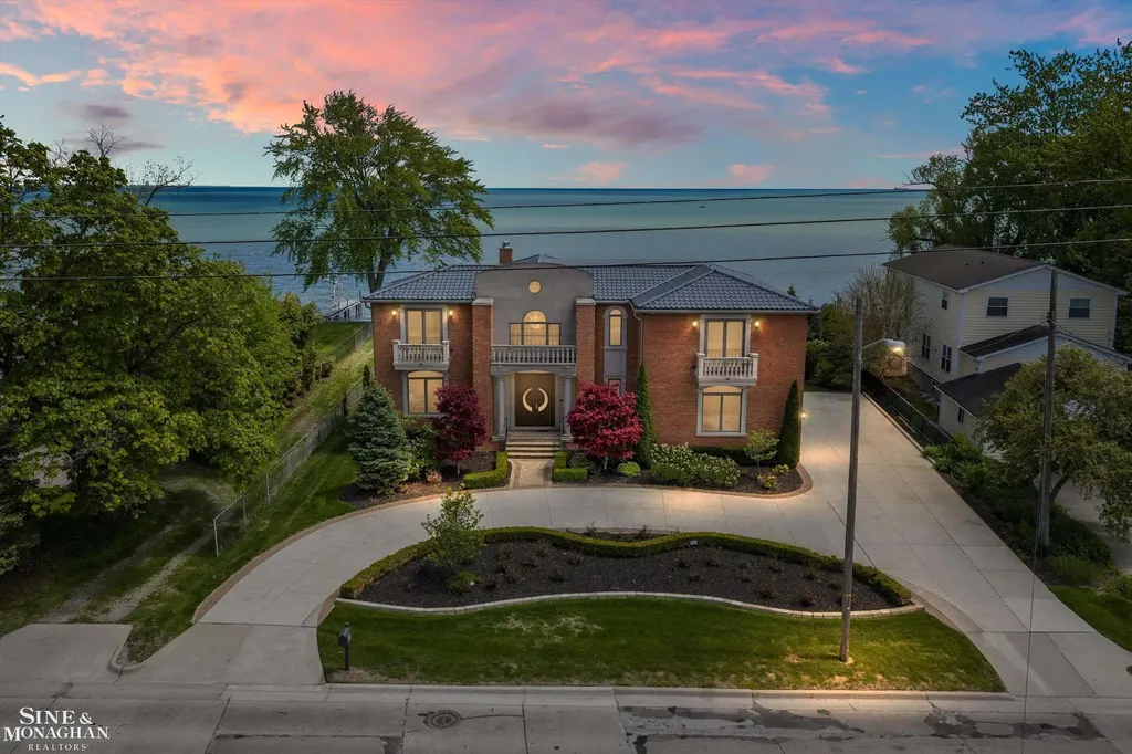 28908 Jefferson Avenue St. Clair Shores City MI 48081