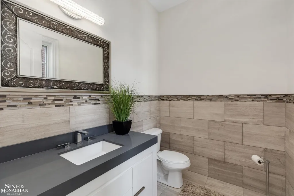 28908 Jefferson Avenue St. Clair Shores City MI 48081