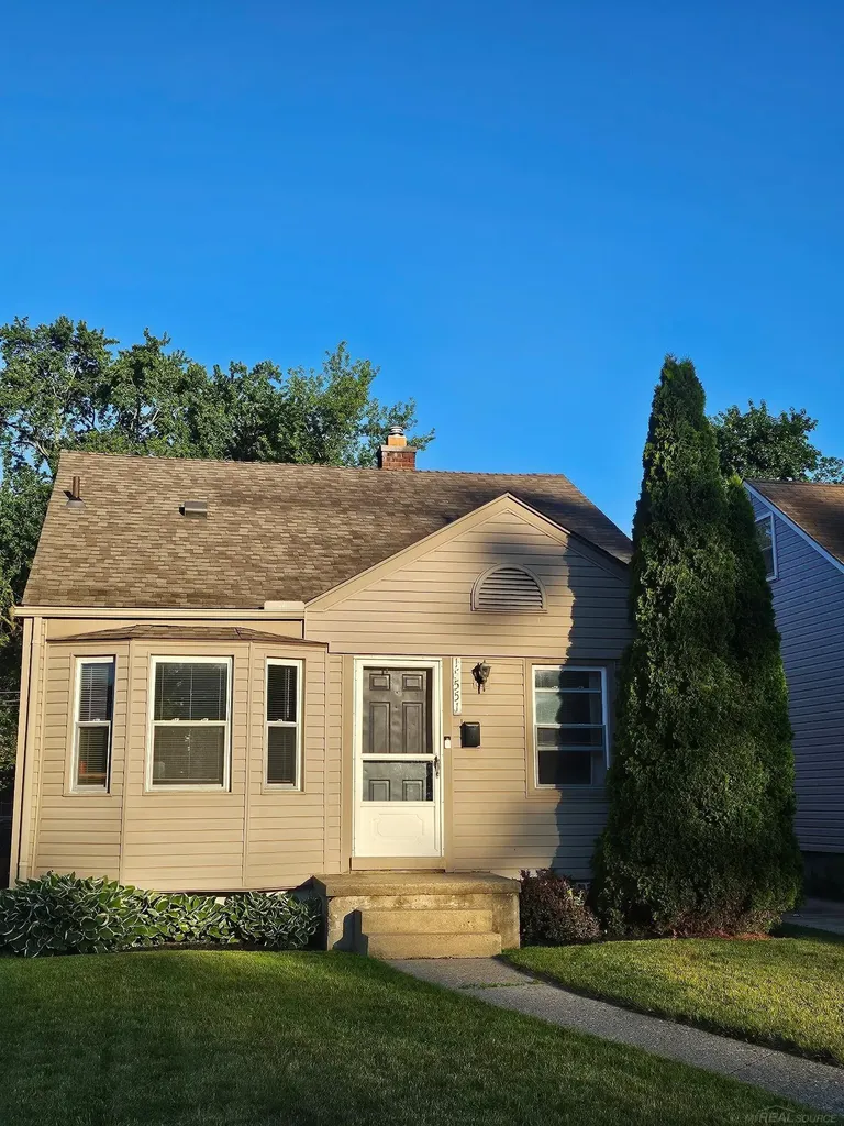 15551 Wakenden Street Redford Charter Township MI 48239