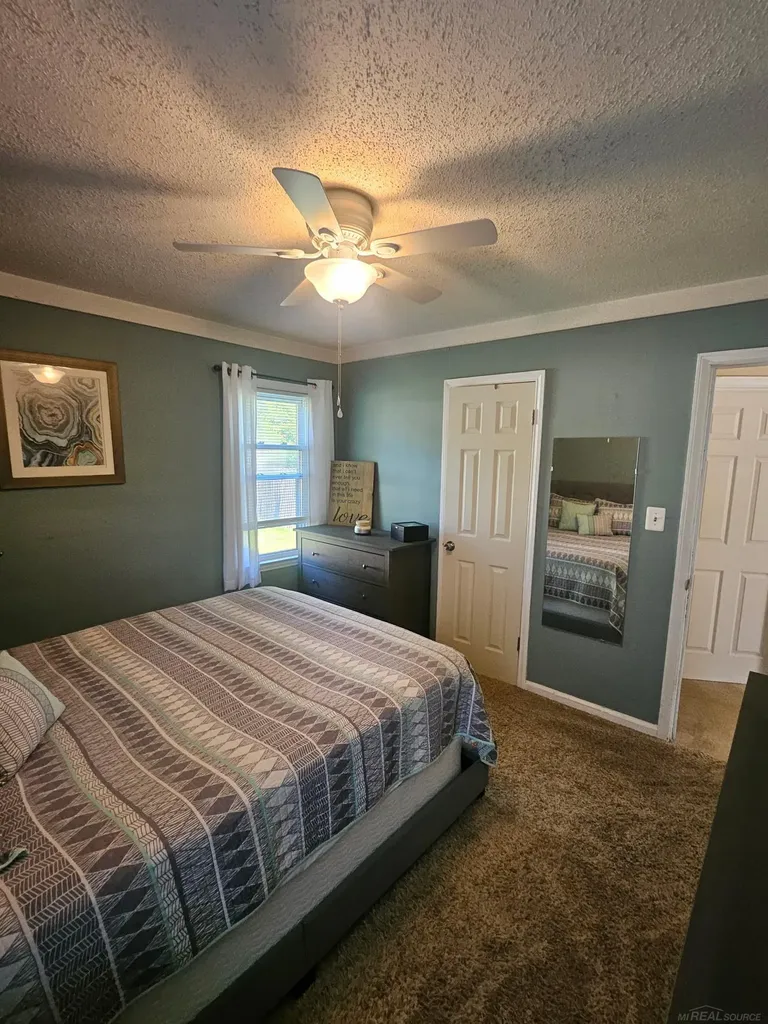15551 Wakenden Street Redford Charter Township MI 48239