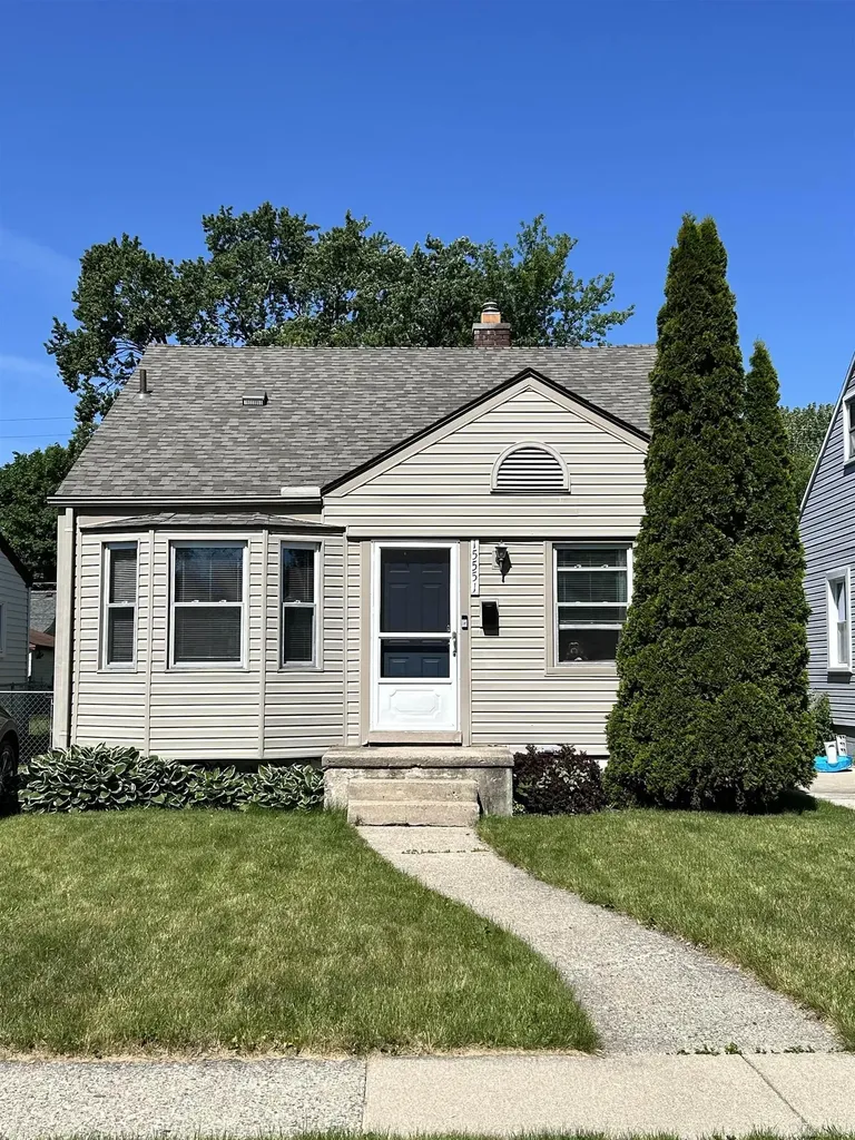 15551 Wakenden Street Redford Charter Township MI 48239