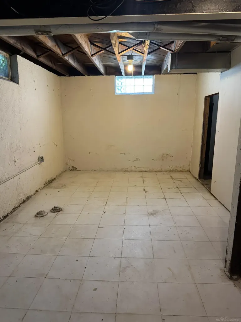 15551 Wakenden Street Redford Charter Township MI 48239