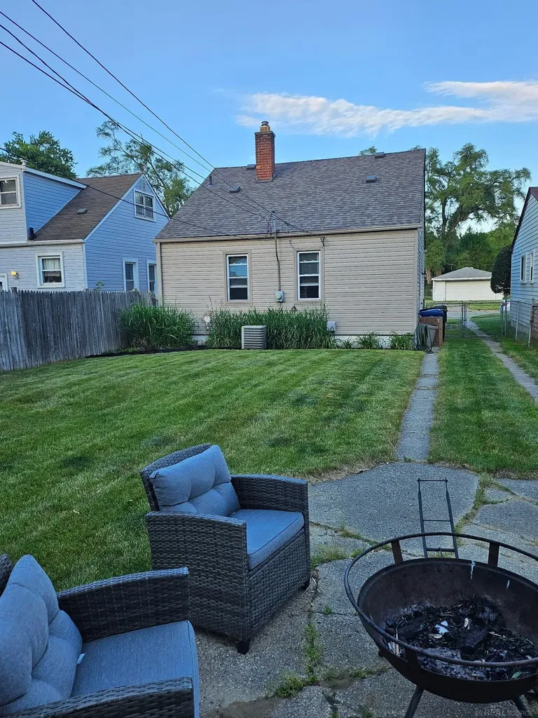 15551 Wakenden Street Redford Charter Township MI 48239