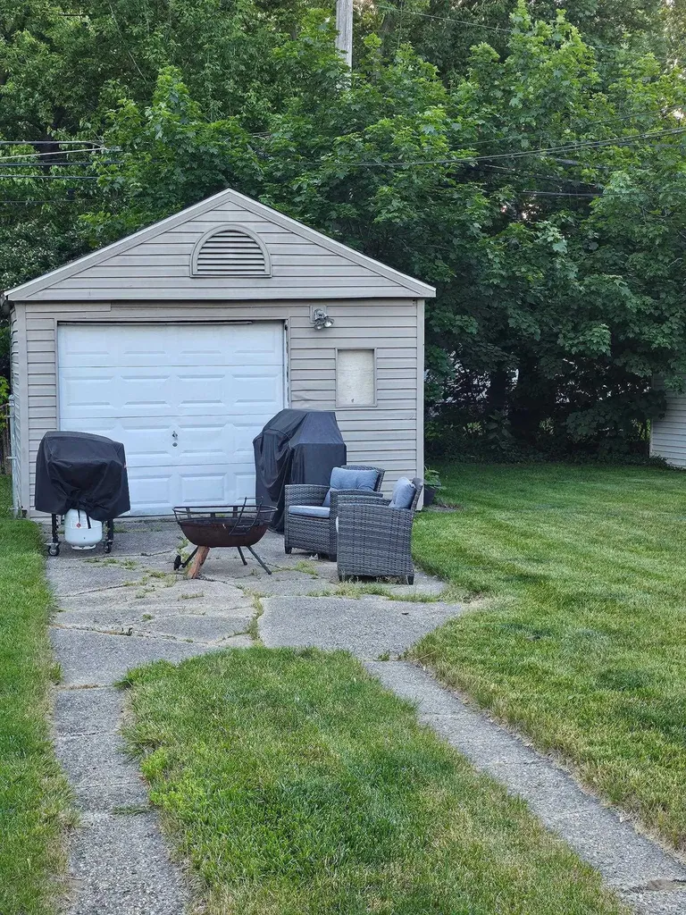 15551 Wakenden Street Redford Charter Township MI 48239