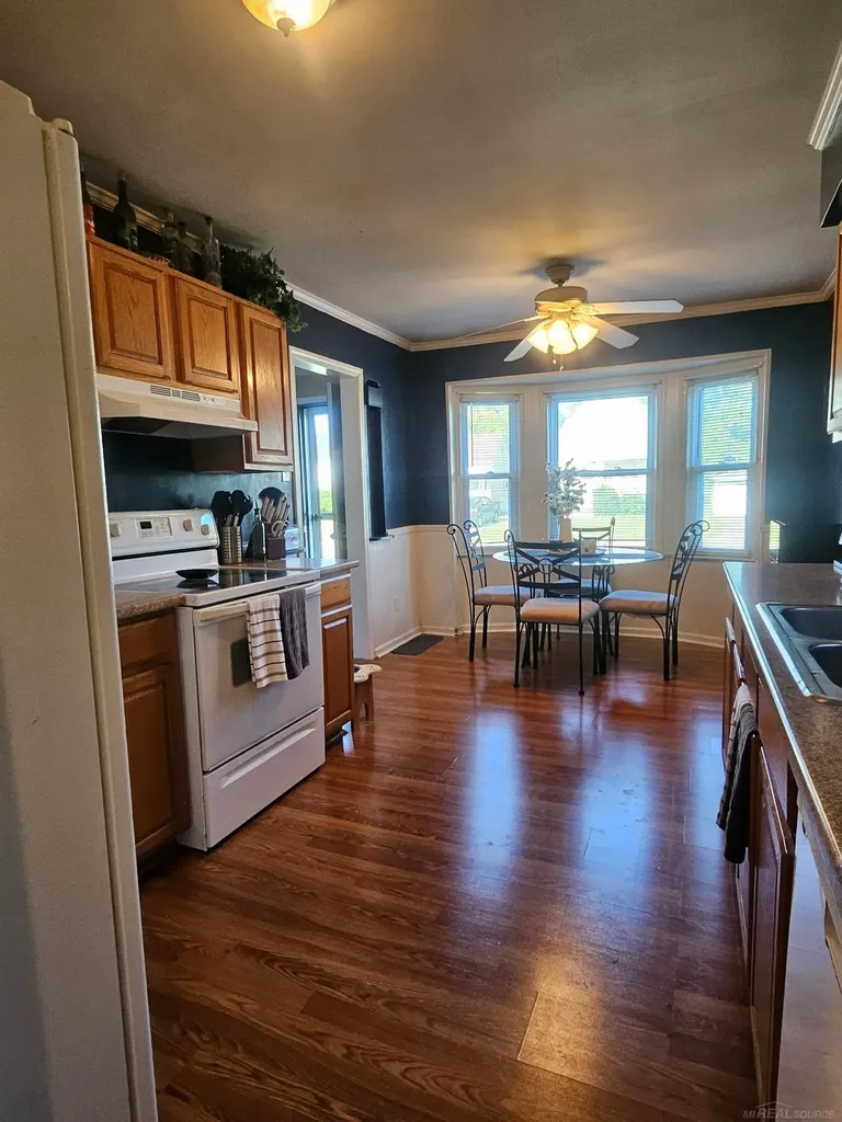 15551 Wakenden Street Redford Charter Township MI 48239