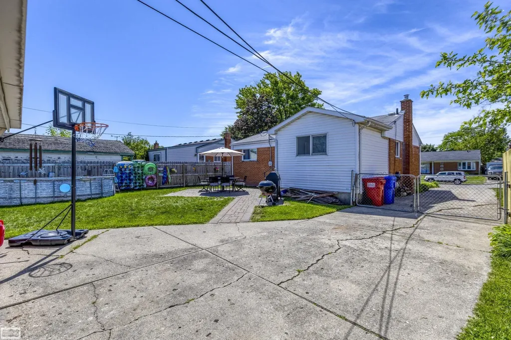 18029 Rainbow Street Fraser City MI 48026