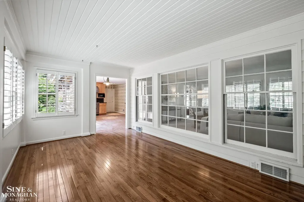 1023 Harvard Road Grosse Pointe Park City MI 48230