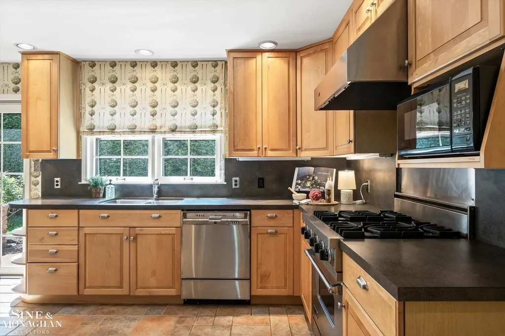 1023 Harvard Road Grosse Pointe Park City MI 48230