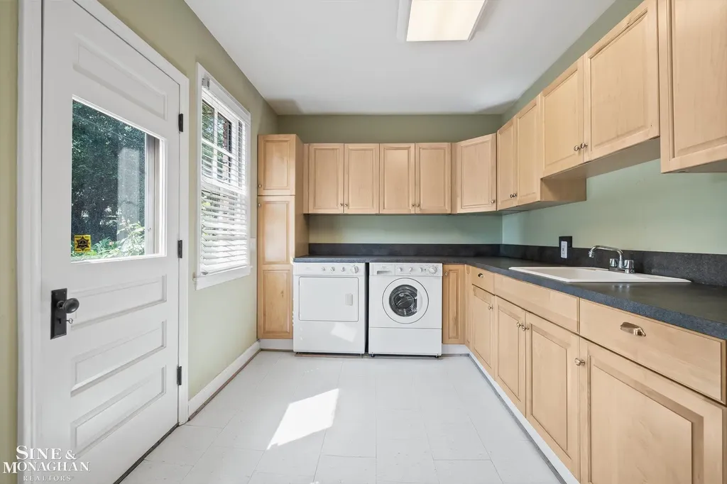 1023 Harvard Road Grosse Pointe Park City MI 48230