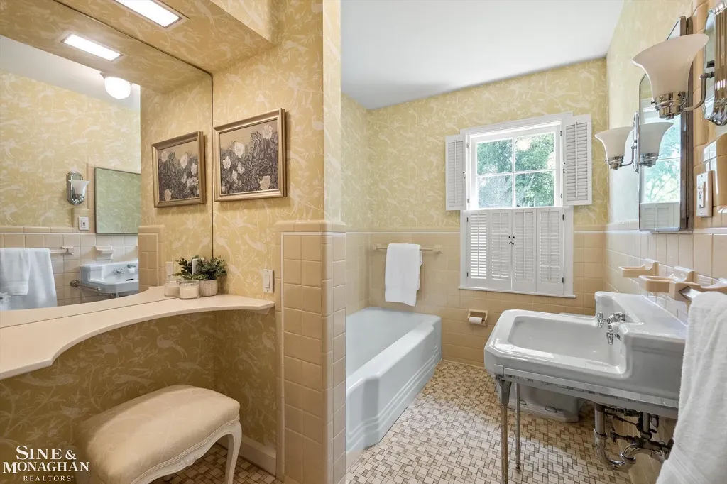 1023 Harvard Road Grosse Pointe Park City MI 48230