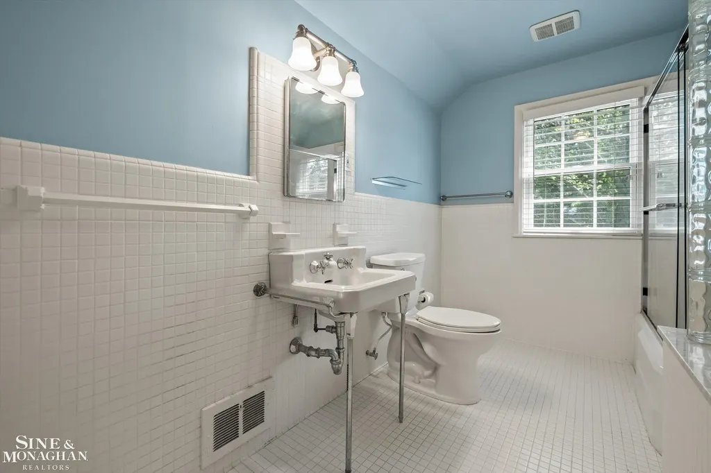 1023 Harvard Road Grosse Pointe Park City MI 48230