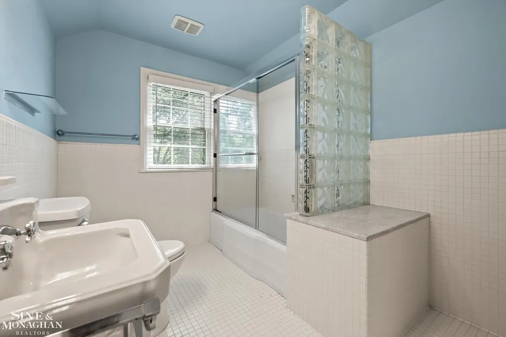 1023 Harvard Road Grosse Pointe Park City MI 48230