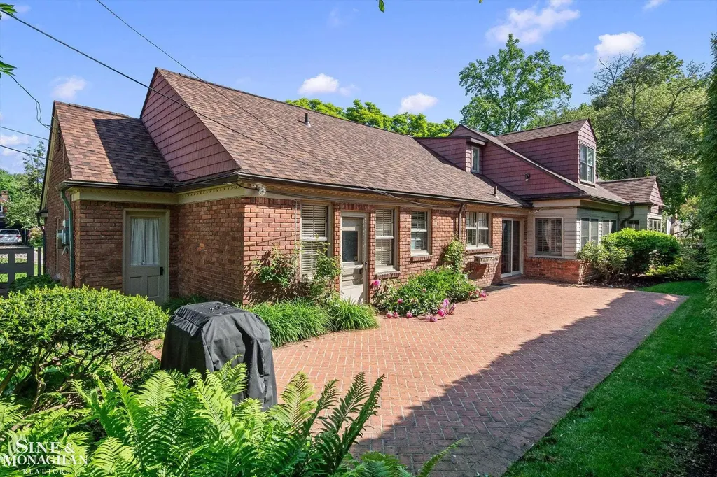 1023 Harvard Road Grosse Pointe Park City MI 48230