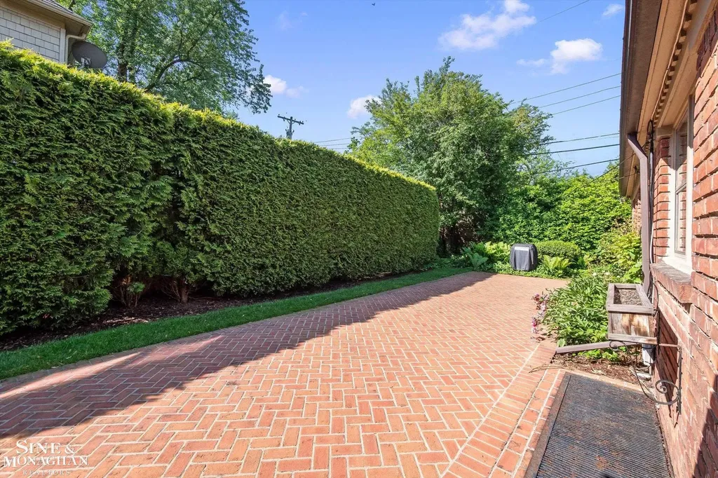 1023 Harvard Road Grosse Pointe Park City MI 48230