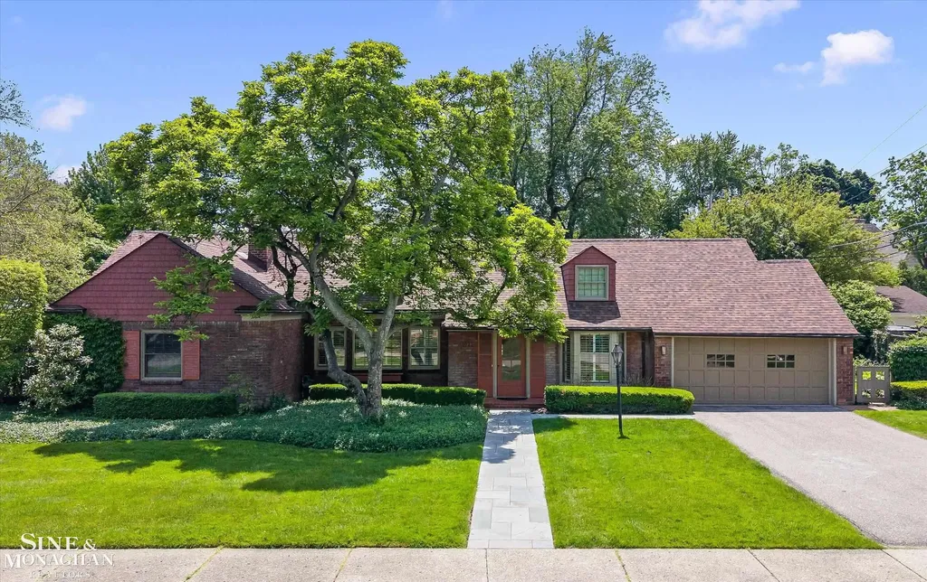 1023 Harvard Road Grosse Pointe Park City MI 48230