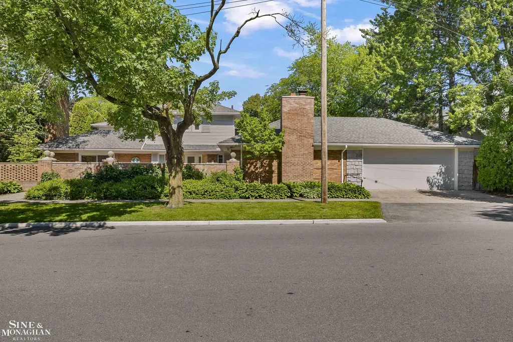 319 Kercheval Avenue Grosse Pointe Farms City MI 48236